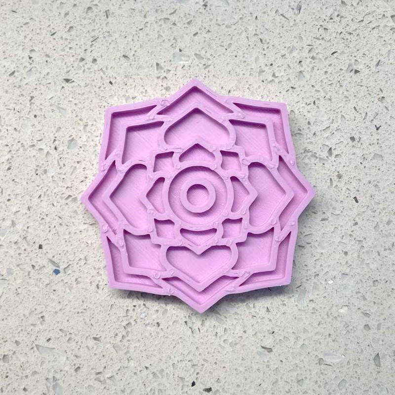 Geometrik Mandala Desenli Çok Amaçlı Kalıp: Seramik, Polimer Kil, Oyun Hamuru ve Kurabiye Kesici Görsel 2