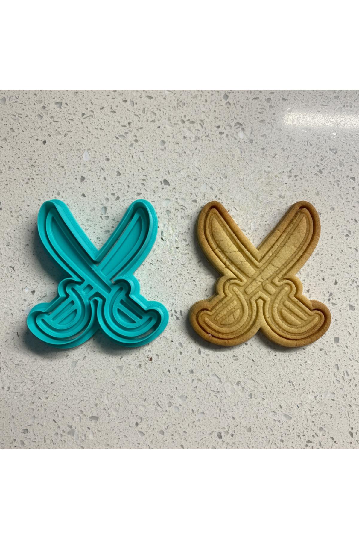 Korsan Temalı Kılıç Kurabiye Kalıbı ve Damga Seti | Macera, Denizcilik Partisi | Şeker Hamuru | Craftelle 3D Kurabiye Kalıbı