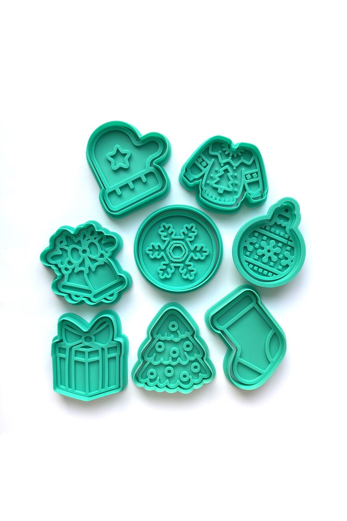 8'li Yılbaşı Parti Kurabiye Kalıbı Seti | Kazak, Çan, Çorap, Hediye, Kar Tanesi | Kış Temalı | Craftelle 3D Kurabiye Kalıbı
